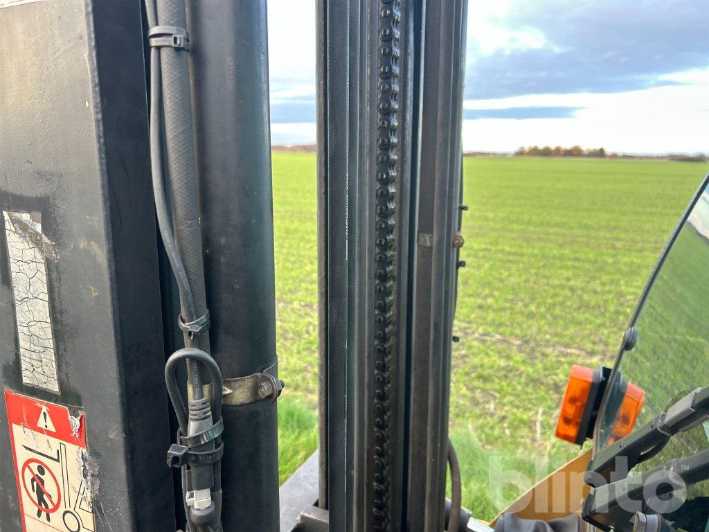 Diesel forklift Caterpillar DP30N: picture 21