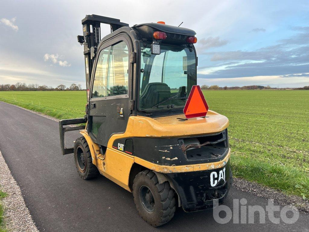 Diesel forklift Caterpillar DP30N: picture 8