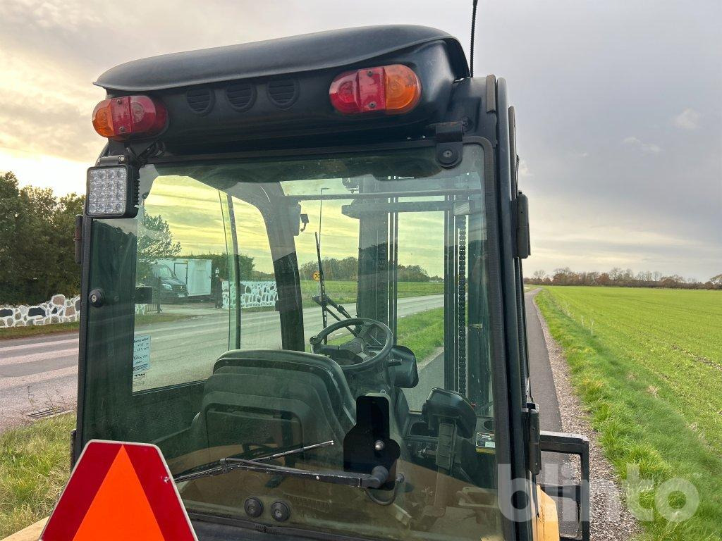 Diesel forklift Caterpillar DP30N: picture 35