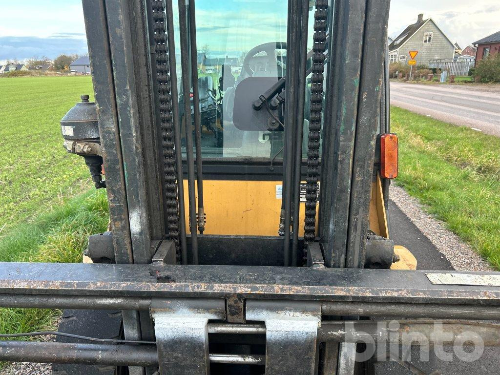 Diesel forklift Caterpillar DP30N: picture 13