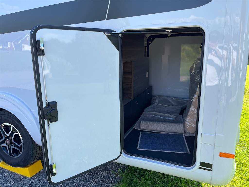 Integrated motorhome FIAT LAIKA EcoVIP H4109 DS Alde / Automat: picture 31