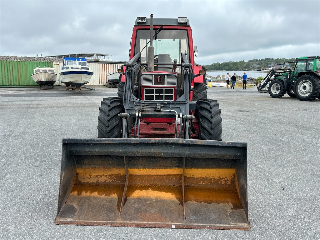 INTERNATIONAL 844 AXL - Farm tractor: picture 2 INTERNATIONAL 844 AXL - Farm tractor: picture 2