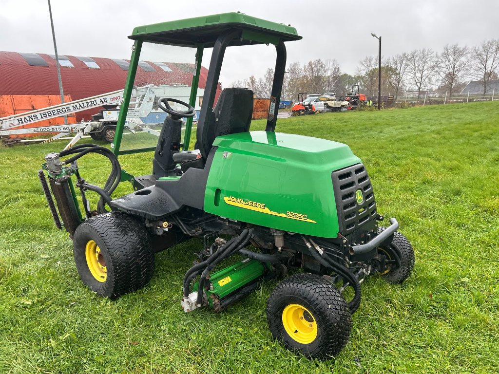 John Deere 3235C - Garden mower: picture 3 John Deere 3235C - Garden mower: picture 3