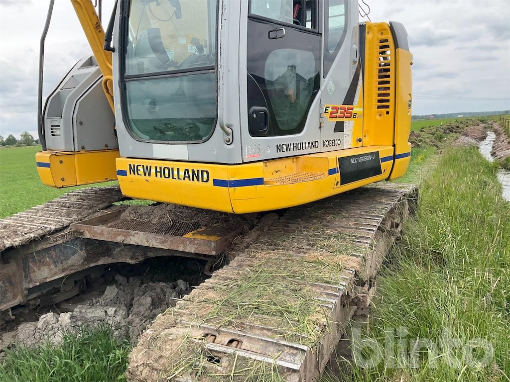 Crawler excavator New Holland kobelco E235 B se: picture 16