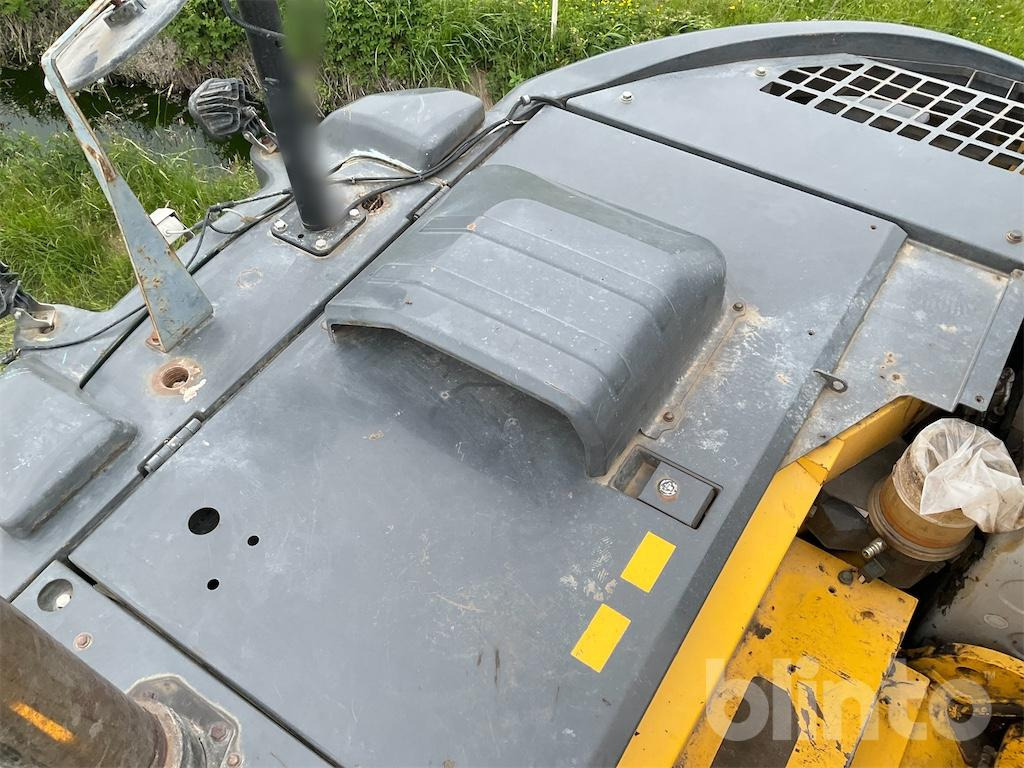 Crawler excavator New Holland kobelco E235 B se: picture 46