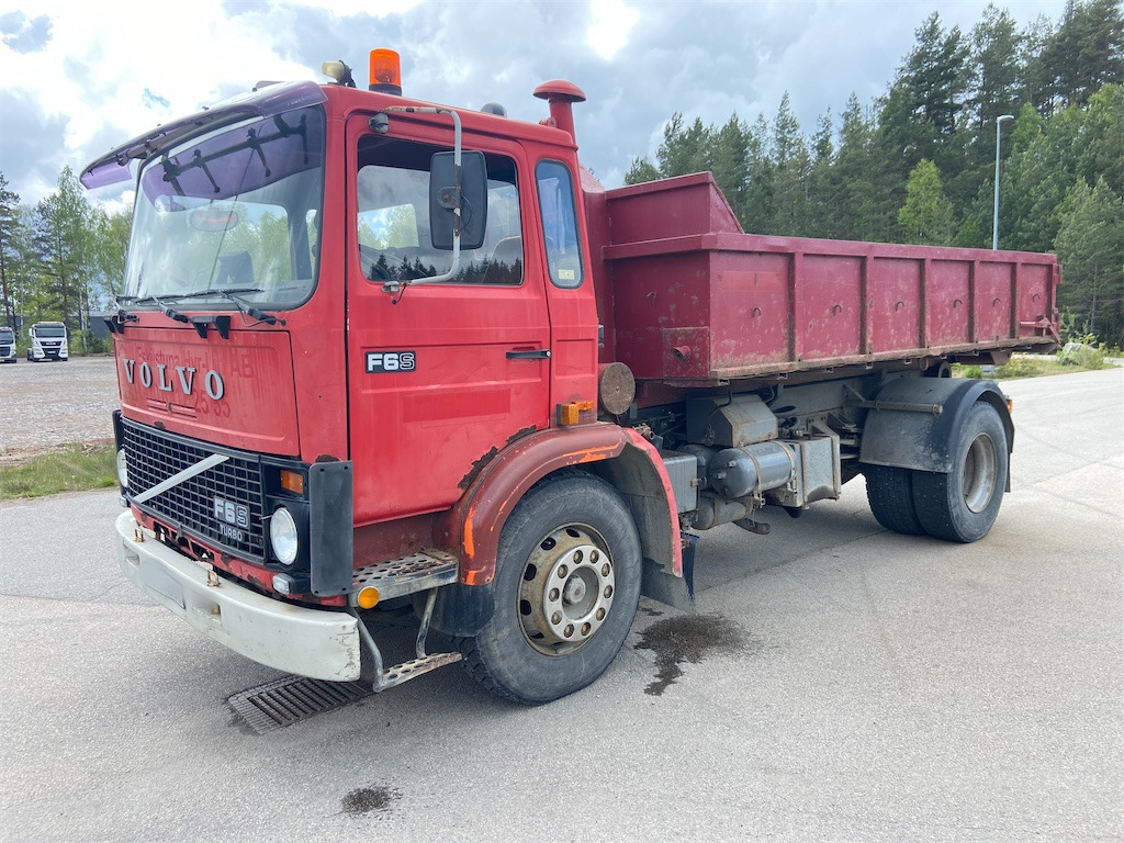 VOLVO F616 4X2 - Hook lift truck: picture 2 VOLVO F616 4X2 - Hook lift truck: picture 2