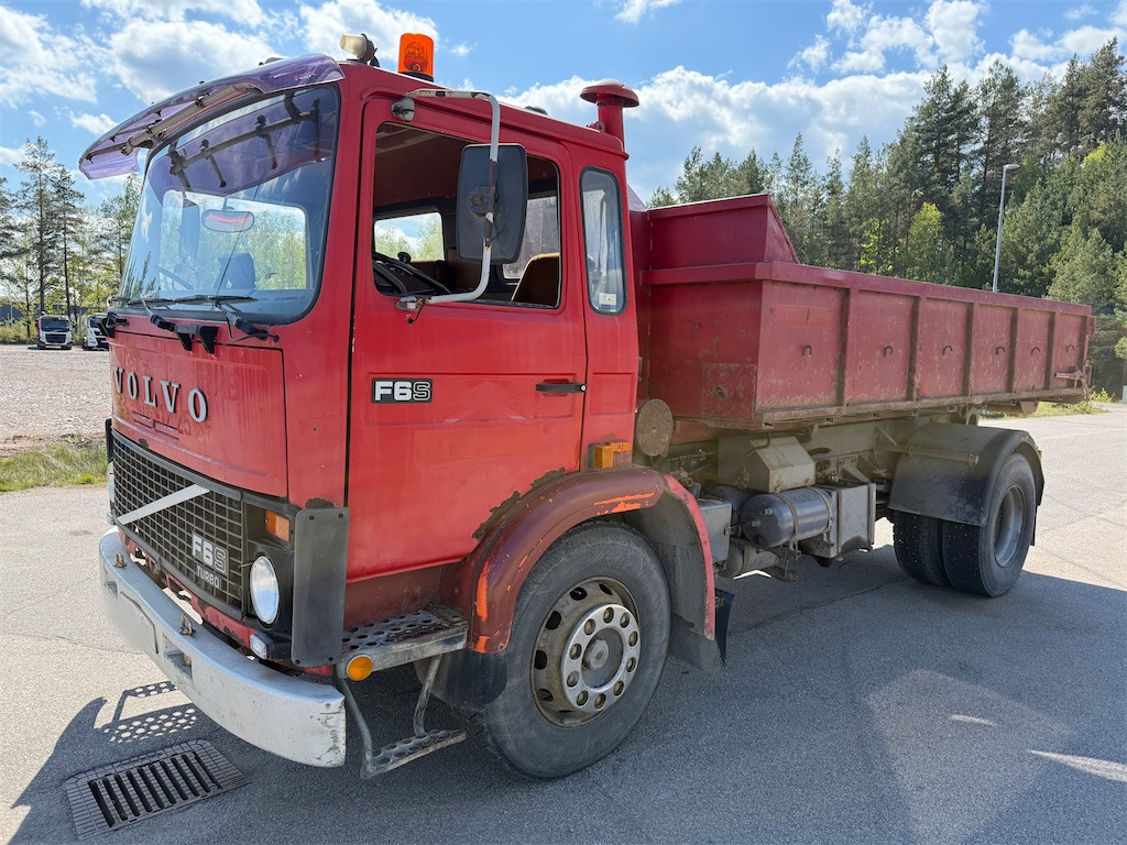 VOLVO F616 4X2 - Hook lift truck: picture 1 VOLVO F616 4X2 - Hook lift truck: picture 1