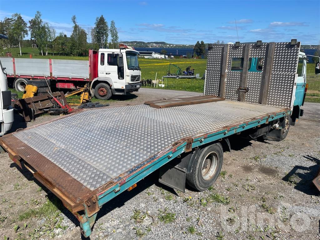 Volvo F610 - Dropside/ Flatbed truck: picture 4 Volvo F610 - Dropside/ Flatbed truck: picture 4