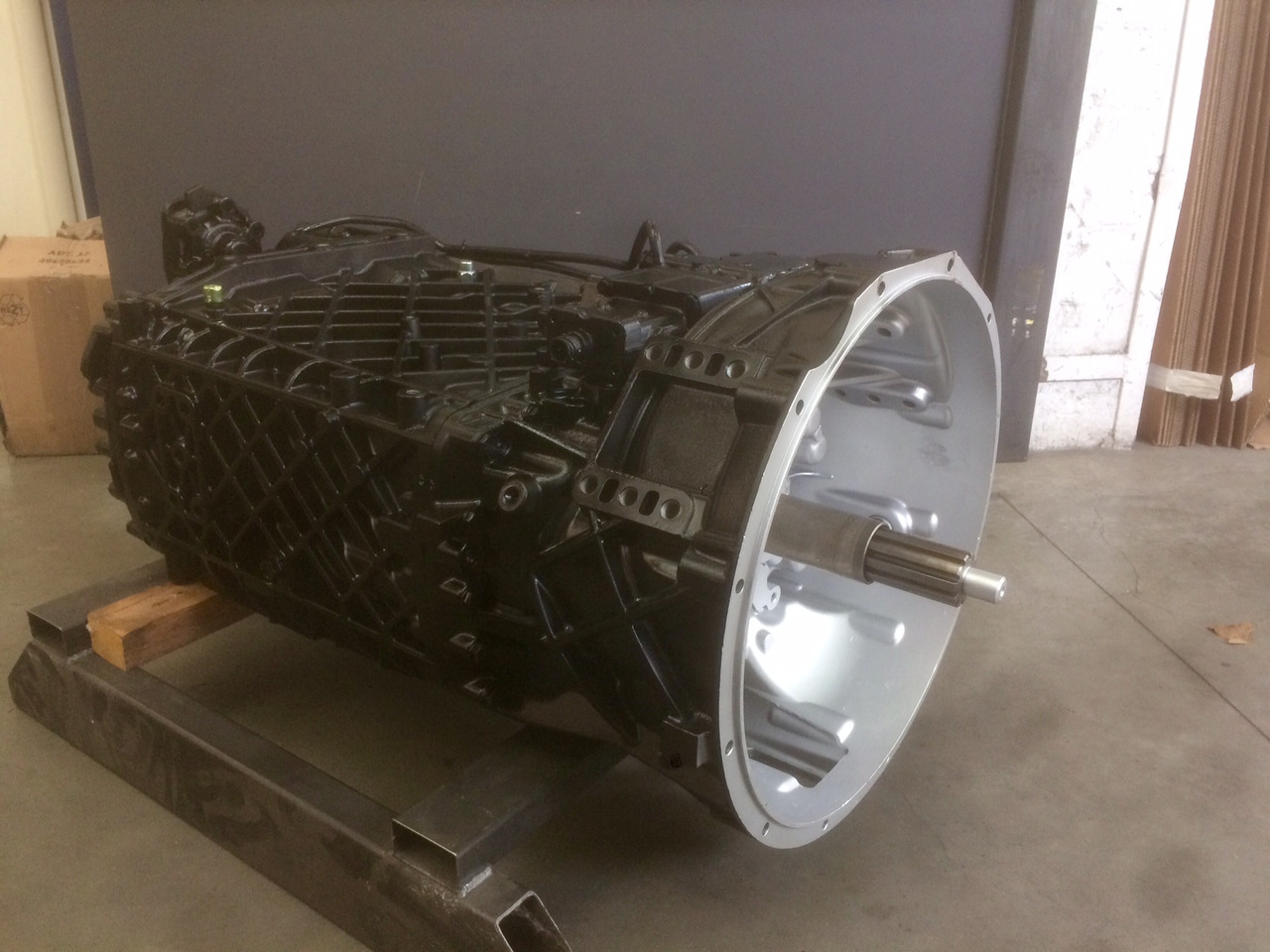 CAMBIO ZF 16S221 - Rif. ZF 1316051508 - Rif. MAN 81320036199 / 81320039199 - Rapporto 13,74 - 0,84 - Gearbox: picture 2 CAMBIO ZF 16S221 - Rif. ZF 1316051508 - Rif. MAN 81320036199 / 81320039199 - Rapporto 13,74 - 0,84 - Gearbox: picture 2