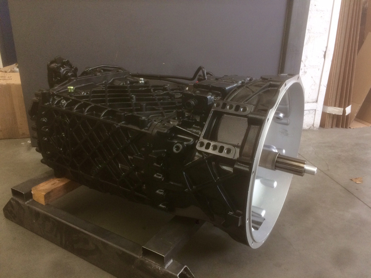 CAMBIO ZF 16S221 - Rif. ZF 1316051508 - Rif. MAN 81320036199 / 81320039199 - Rapporto 13,74 - 0,84 - Gearbox: picture 1 CAMBIO ZF 16S221 - Rif. ZF 1316051508 - Rif. MAN 81320036199 / 81320039199 - Rapporto 13,74 - 0,84 - Gearbox: picture 1