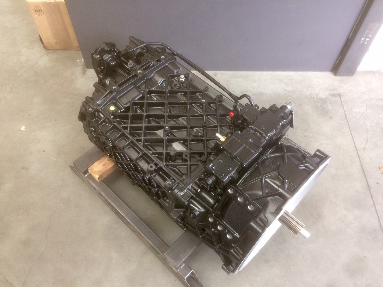 CAMBIO ZF 16S221 - Rif. ZF 1316051508 - Rif. MAN 81320036199 / 81320039199 - Rapporto 13,74 - 0,84 - Gearbox: picture 3 CAMBIO ZF 16S221 - Rif. ZF 1316051508 - Rif. MAN 81320036199 / 81320039199 - Rapporto 13,74 - 0,84 - Gearbox: picture 3