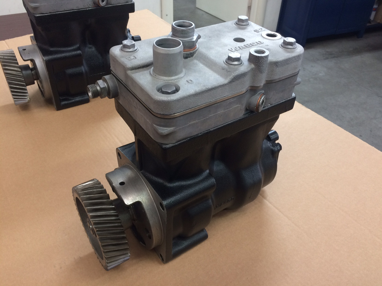 COMPRESSORE ARIA BICILINDRICO MOTORE MERCEDES OM906 - Air compressor: picture 5 COMPRESSORE ARIA BICILINDRICO MOTORE MERCEDES OM906 - Air compressor: picture 5