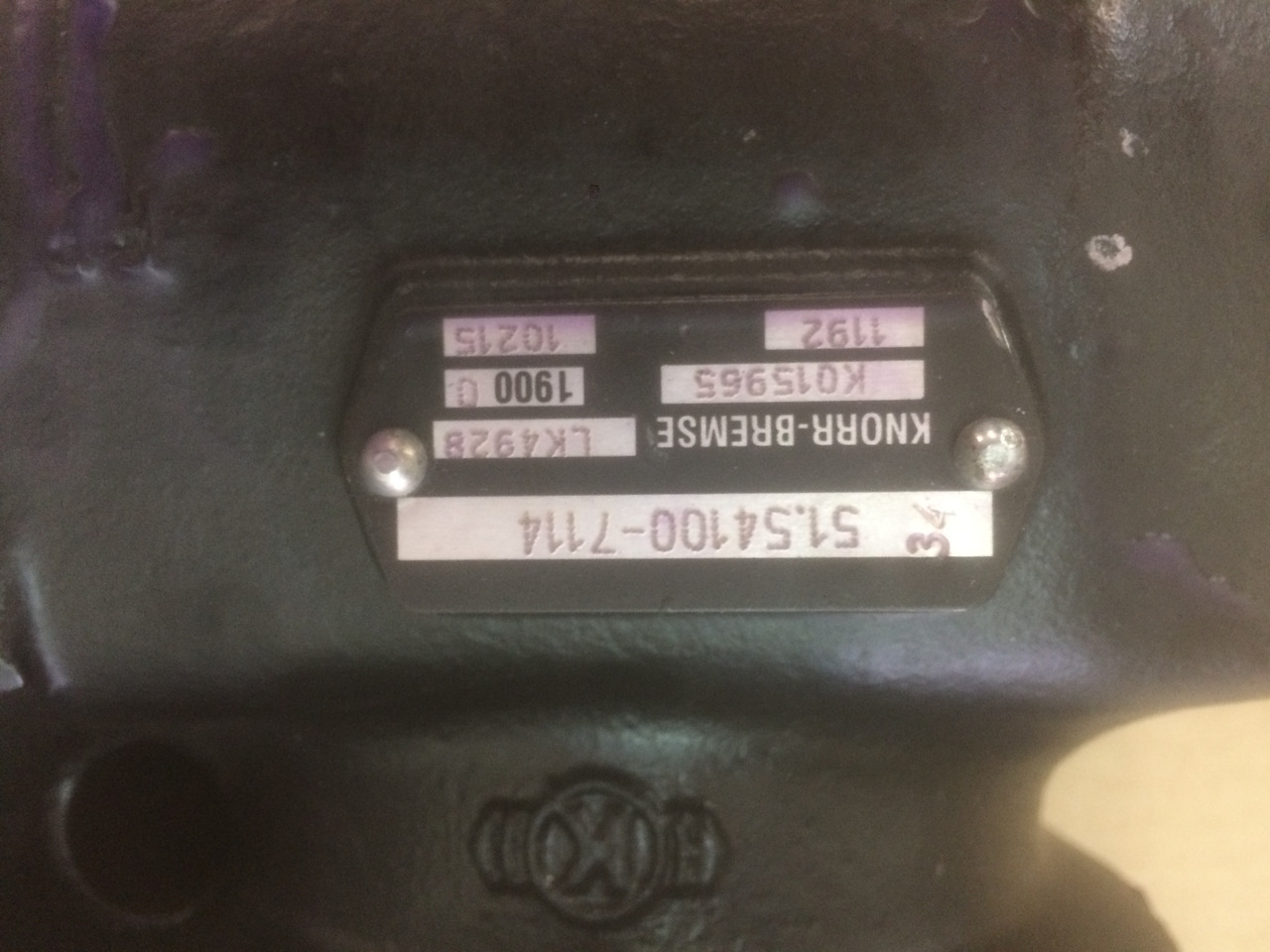 COMPRESSORE ARIA BICILINDRICO SENZA PRESA DI FORZA MAN / KNORR - Air compressor: picture 4 COMPRESSORE ARIA BICILINDRICO SENZA PRESA DI FORZA MAN / KNORR - Air compressor: picture 4