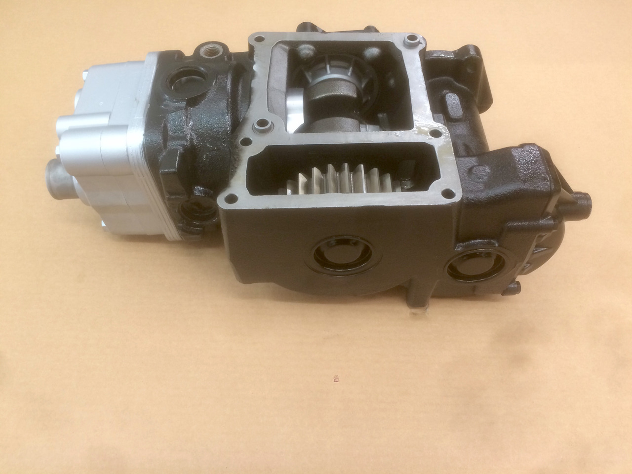 COMPRESSORE ARIA MONOCILINDRICO CON PRESA DI FORZA MAN / KNORR - Air compressor: picture 2 COMPRESSORE ARIA MONOCILINDRICO CON PRESA DI FORZA MAN / KNORR - Air compressor: picture 2