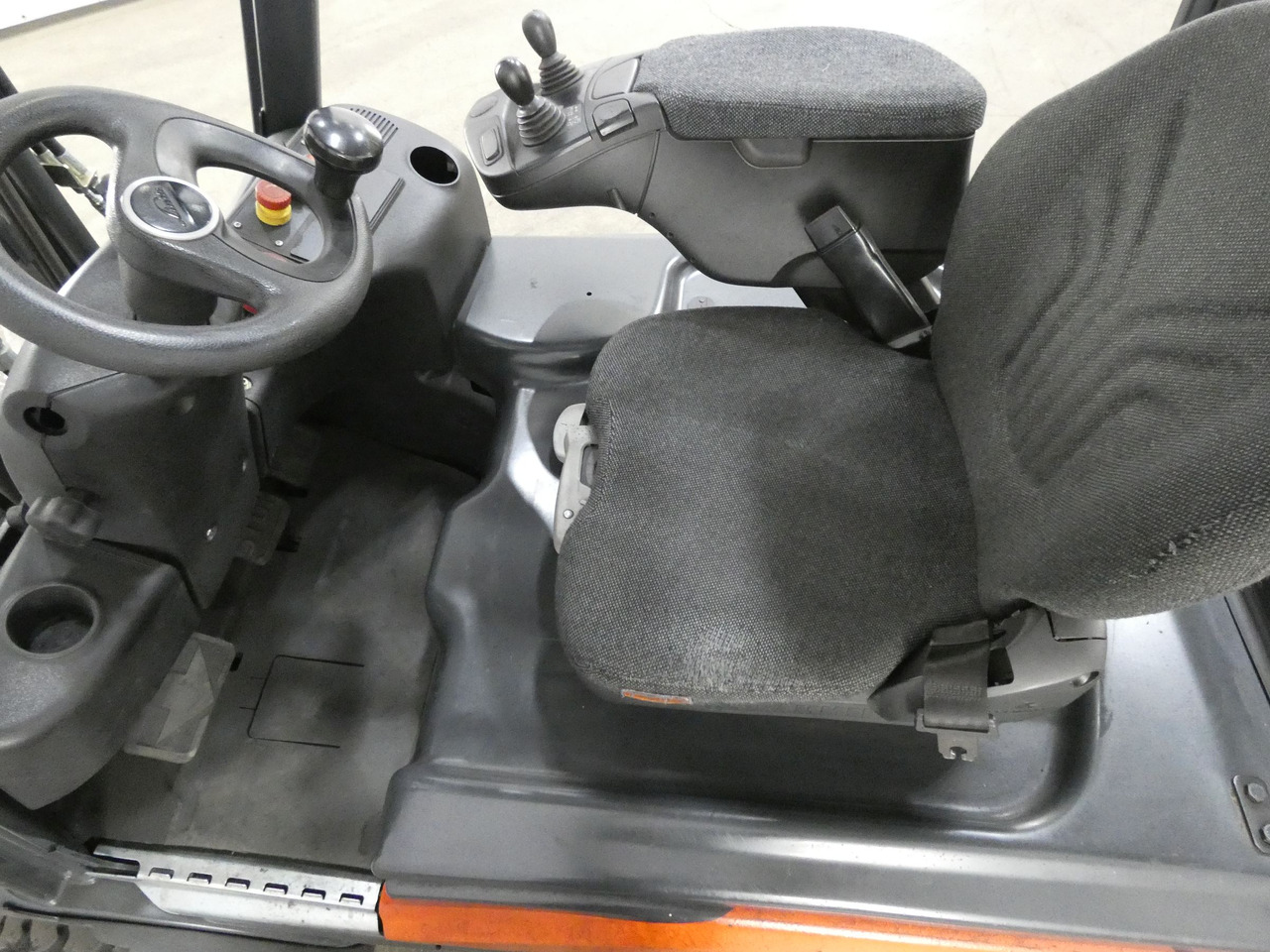 Linde E18-02EX - Electric forklift: picture 3 Linde E18-02EX - Electric forklift: picture 3