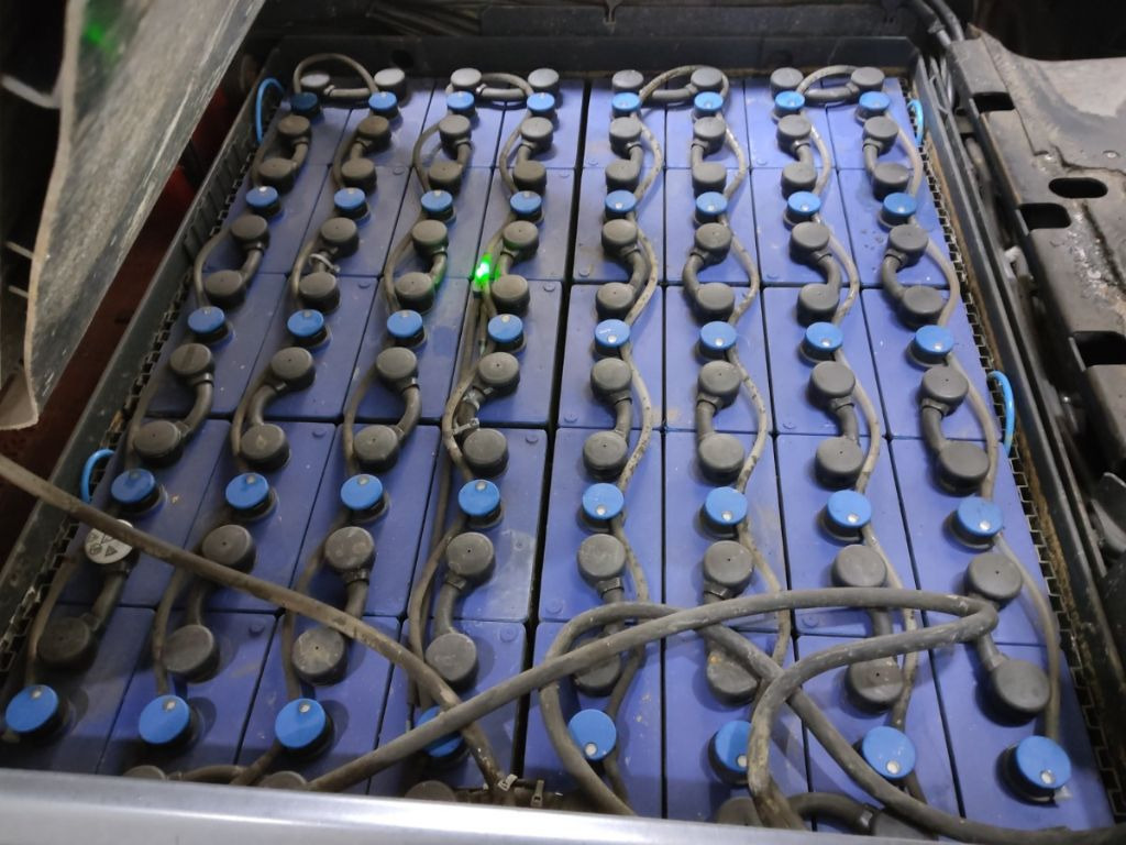 Electric forklift Linde E30HL-01/600: picture 8