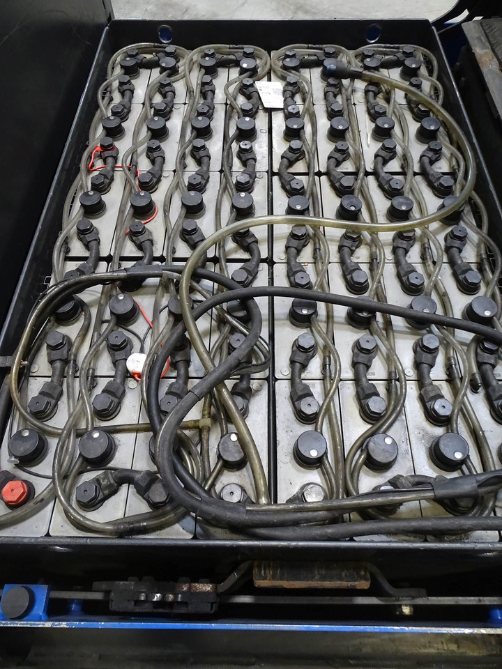 Linde P250 - Tow tractor: picture 4 Linde P250 - Tow tractor: picture 4