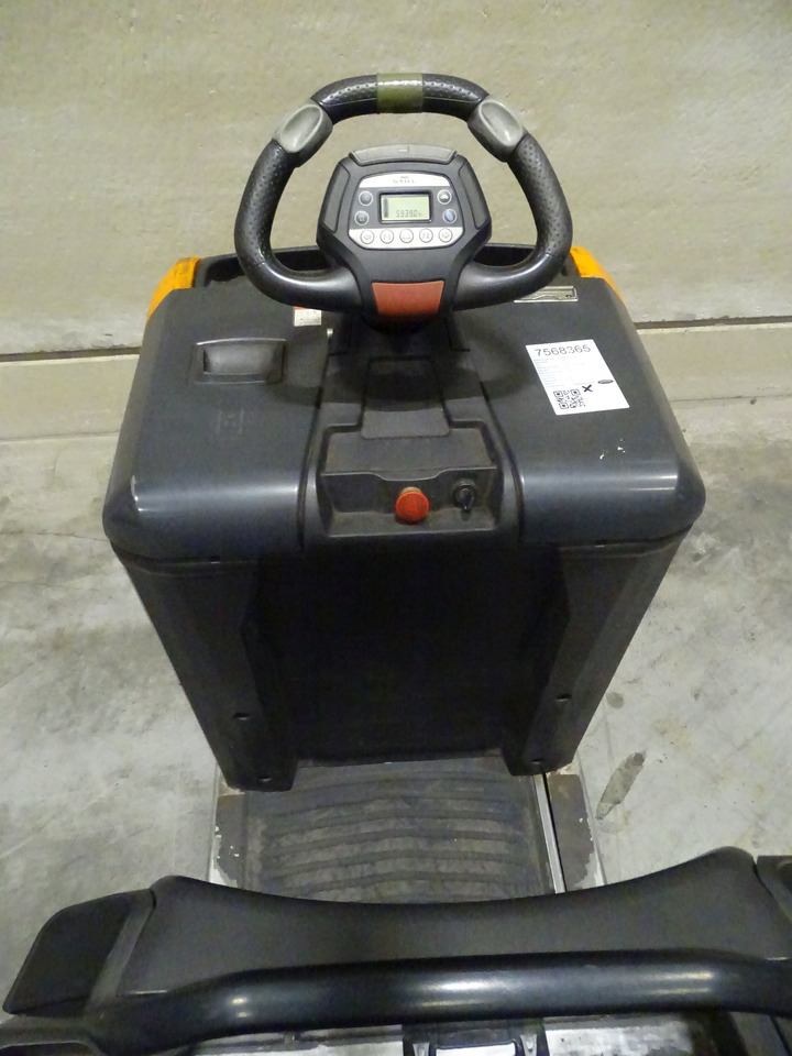 Still LTX50 - Tow tractor: picture 3 Still LTX50 - Tow tractor: picture 3