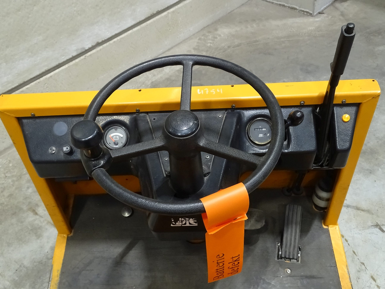 Still R06-06 - Tow tractor: picture 3 Still R06-06 - Tow tractor: picture 3