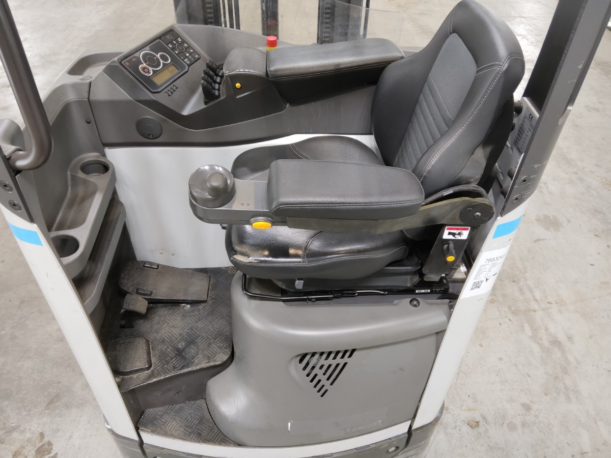 UniCarriers ULS140DTFVXE675 - Reach truck: picture 3 UniCarriers ULS140DTFVXE675 - Reach truck: picture 3