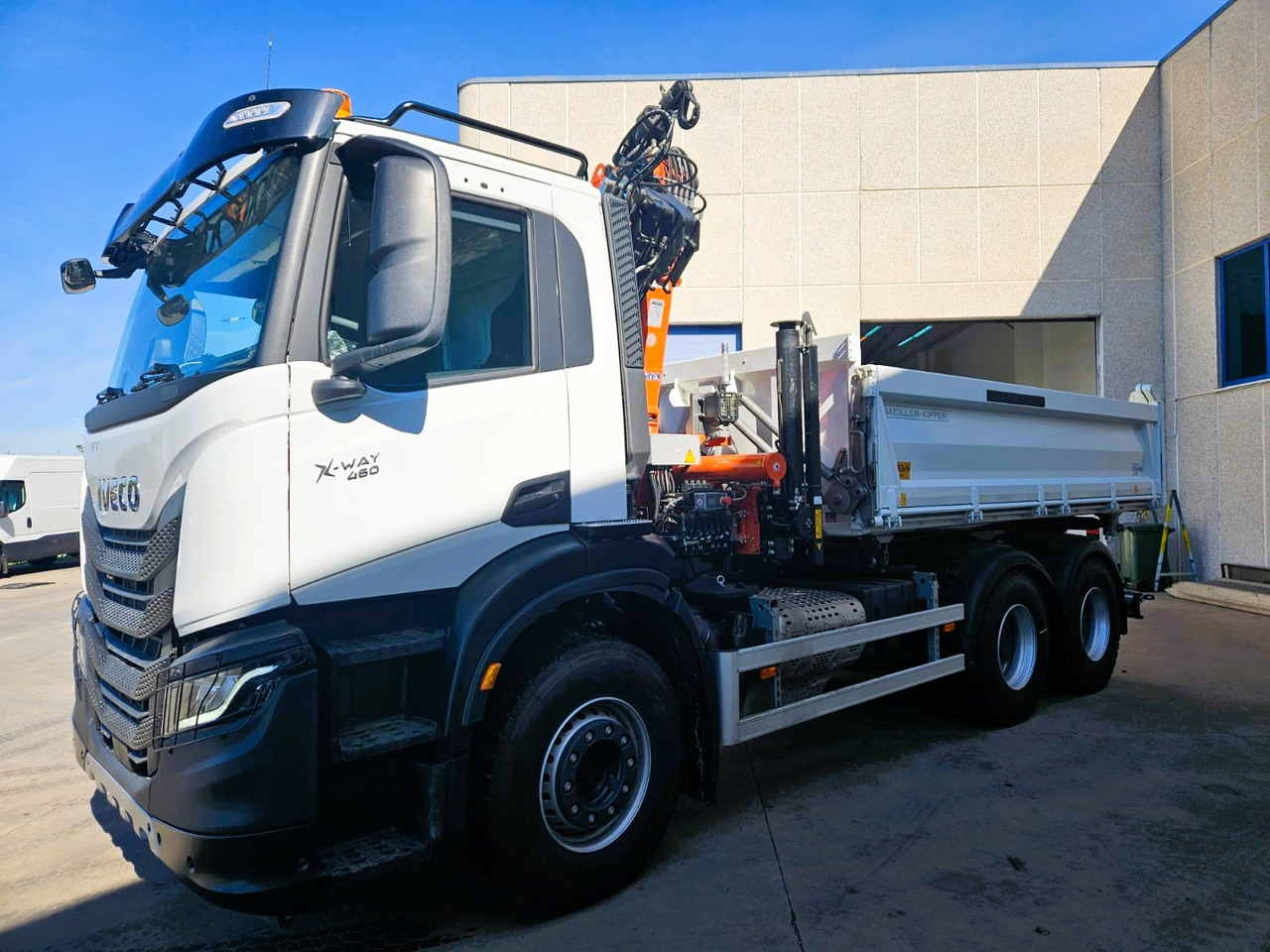Dropside/ Flatbed truck, Crane truck Iveco: picture 6