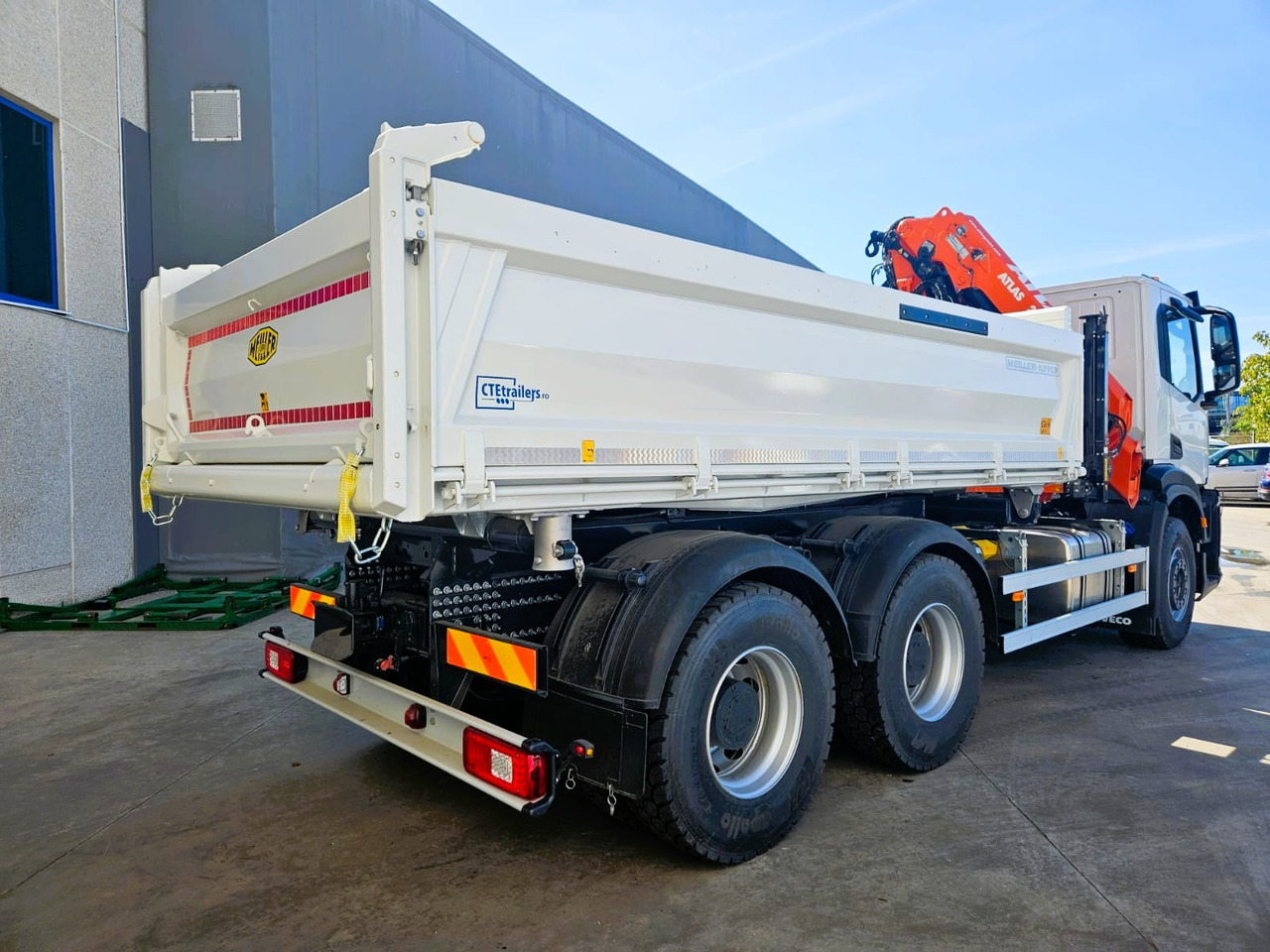 Iveco - Dropside/ Flatbed truck, Crane truck: picture 4 Iveco - Dropside/ Flatbed truck, Crane truck: picture 4