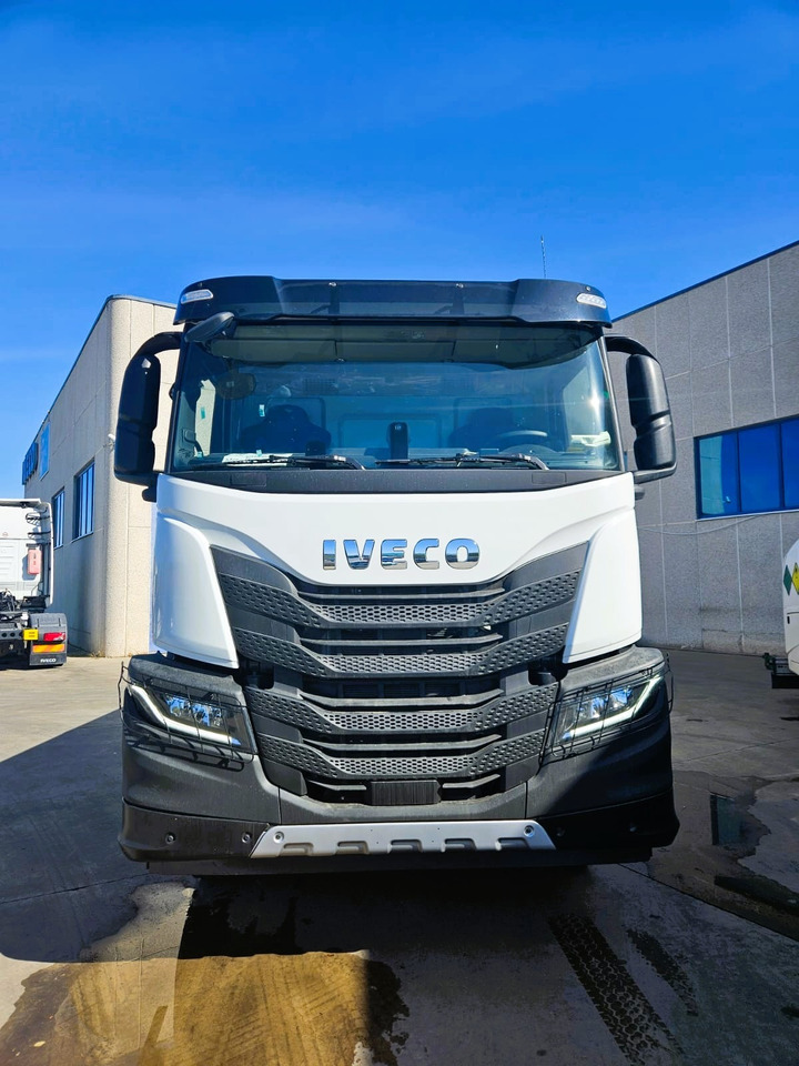 Iveco X-Way AD300X46Z HR ON+ - Dropside/ Flatbed truck, Crane truck: picture 2 Iveco X-Way AD300X46Z HR ON+ - Dropside/ Flatbed truck, Crane truck: picture 2