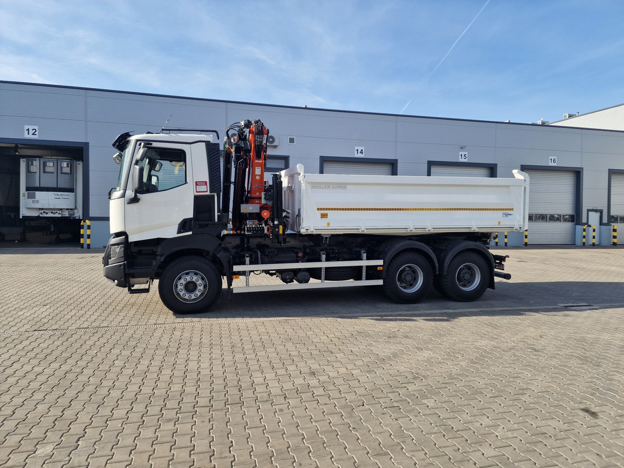 Renault - Dropside/ Flatbed truck, Crane truck: picture 4 Renault - Dropside/ Flatbed truck, Crane truck: picture 4