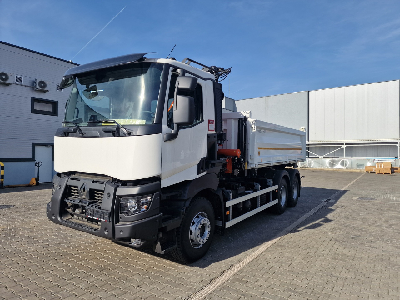 Renault - Dropside/ Flatbed truck, Crane truck: picture 1 Renault - Dropside/ Flatbed truck, Crane truck: picture 1