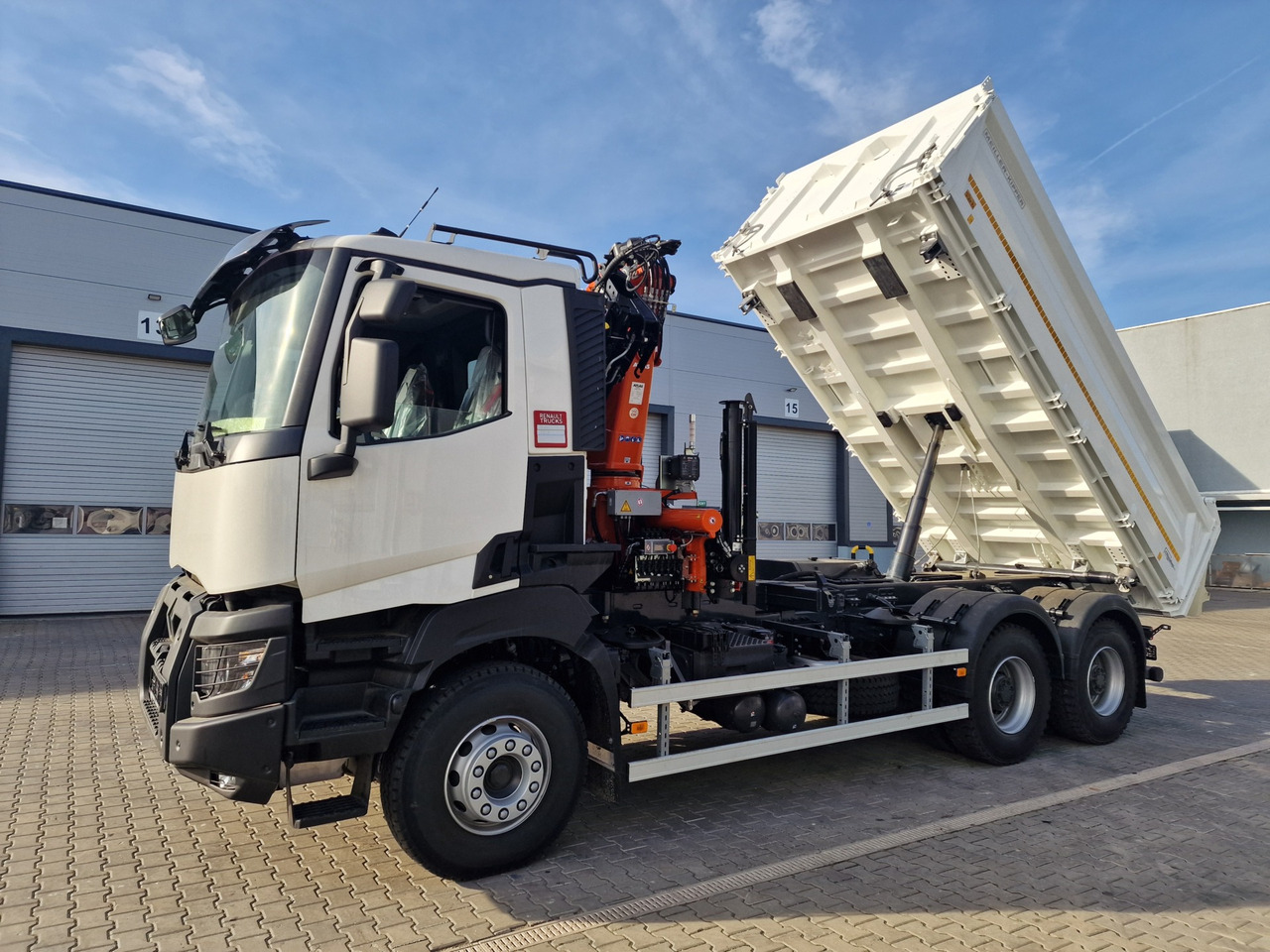 Renault - Dropside/ Flatbed truck, Crane truck: picture 5 Renault - Dropside/ Flatbed truck, Crane truck: picture 5