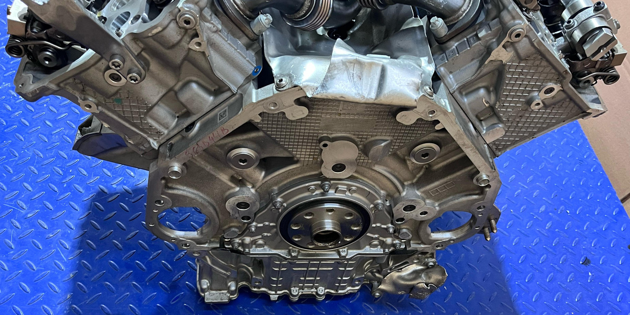 BMW Motor S63B44B Euro 6 - Engine: picture 2 BMW Motor S63B44B Euro 6 - Engine: picture 2