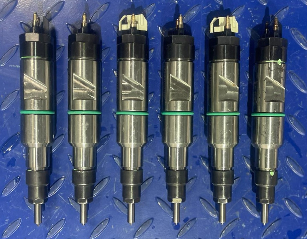 LIEBHERR Injector 600D1 10138687 - Injector for Construction machinery: picture 1 LIEBHERR Injector 600D1 10138687 - Injector for Construction machinery: picture 1