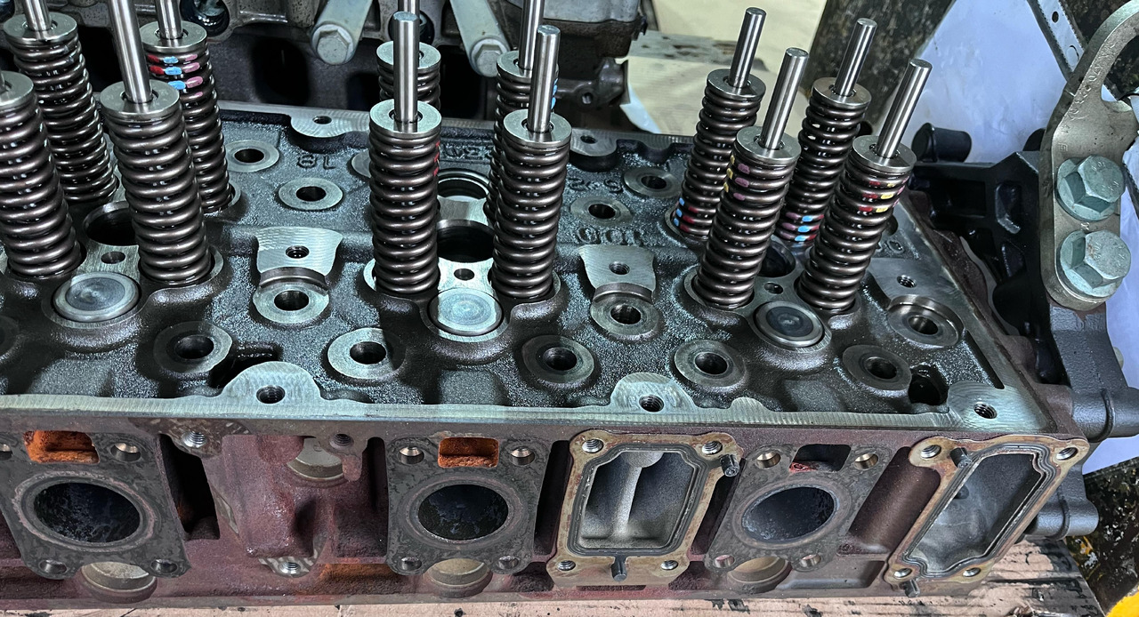 Mercedes Actros MP4 Euro 6 Cylinderhead OM470 - Engine and parts for Truck: picture 4 Mercedes Actros MP4 Euro 6 Cylinderhead OM470 - Engine and parts for Truck: picture 4