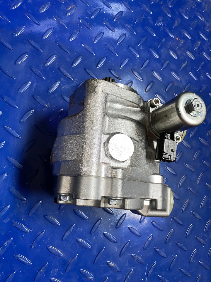 Mercedes Servo Pump A9604600380 Actros MP4 - Steering pump for Truck: picture 1 Mercedes Servo Pump A9604600380 Actros MP4 - Steering pump for Truck: picture 1