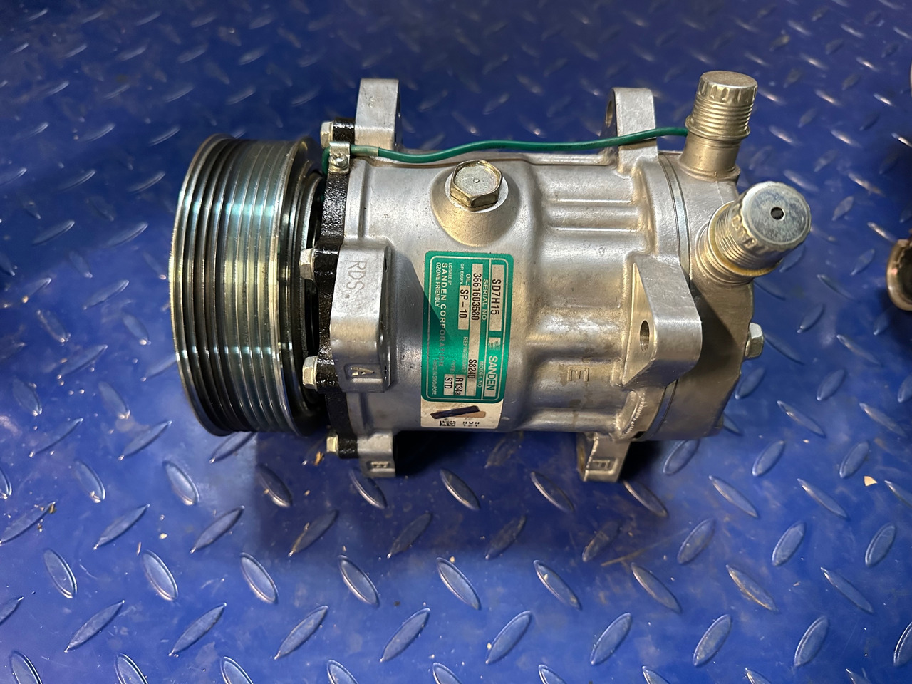SANDEN S8240 - A/C compressor for Truck: picture 2 SANDEN S8240 - A/C compressor for Truck: picture 2