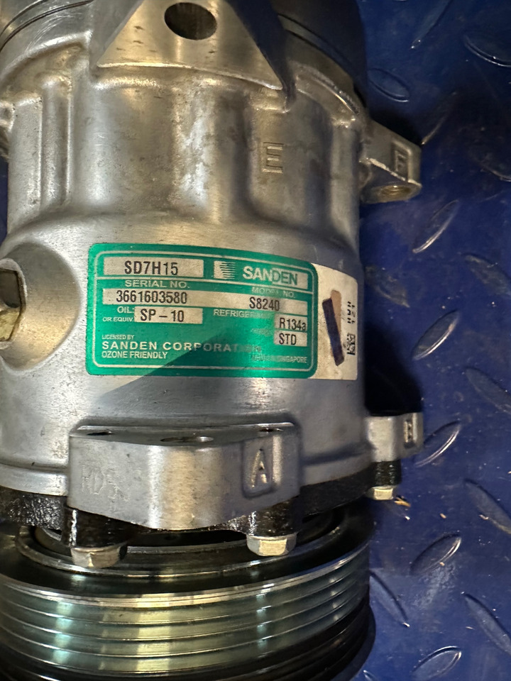 SANDEN S8240 - A/C compressor for Truck: picture 1 SANDEN S8240 - A/C compressor for Truck: picture 1