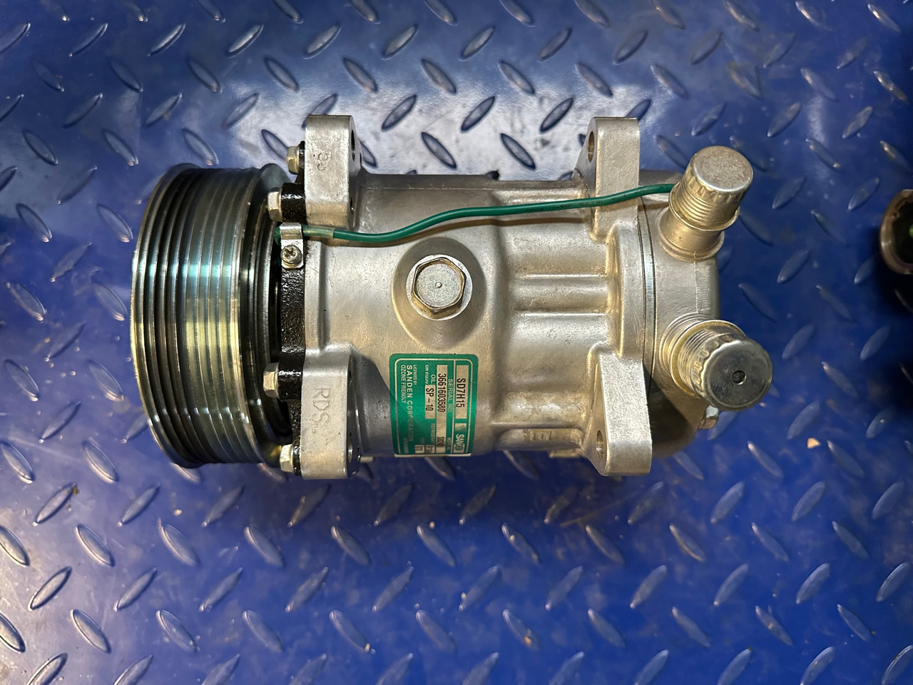 SANDEN S8240 - A/C compressor for Truck: picture 3 SANDEN S8240 - A/C compressor for Truck: picture 3