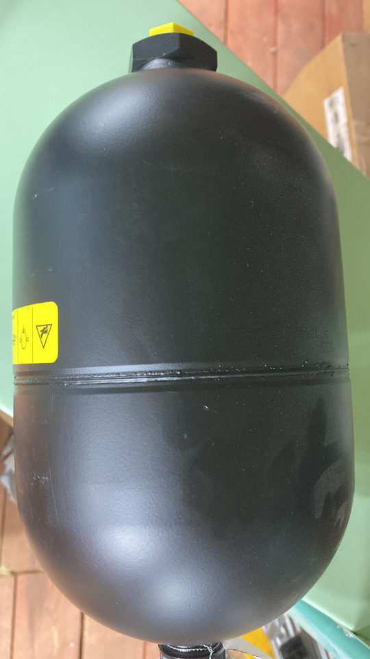 CATERPILLAR 251-8266: 3.45 Liter Compressed Nitrogen Gas Accumulator - Spare parts for Excavator: picture 2 CATERPILLAR 251-8266: 3.45 Liter Compressed Nitrogen Gas Accumulator - Spare parts for Excavator: picture 2