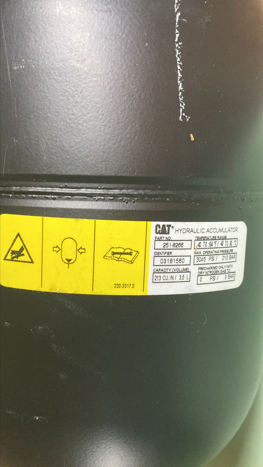 CATERPILLAR 251-8266: 3.45 Liter Compressed Nitrogen Gas Accumulator - Spare parts for Excavator: picture 3 CATERPILLAR 251-8266: 3.45 Liter Compressed Nitrogen Gas Accumulator - Spare parts for Excavator: picture 3