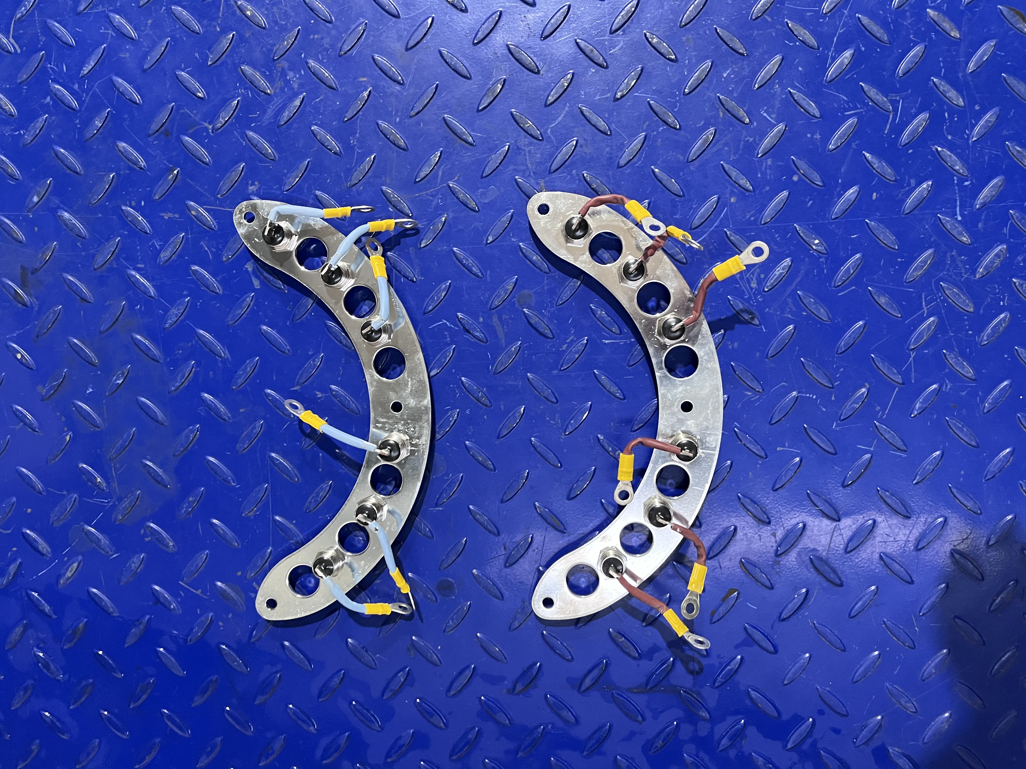 CATERPILLAR Support - Diode - Spare parts: picture 1 CATERPILLAR Support - Diode - Spare parts: picture 1
