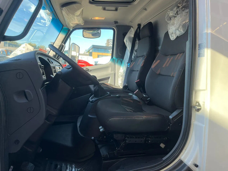 Lease a Mercedes-Benz Accelo 915 4x2 Closed Cargo Truck Mercedes-Benz Accelo 915 4x2 Closed Cargo Truck: picture 16