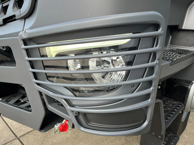 New Tractor unit Mercedes-Benz Arocs 4058 AS 6x6 Tractor Head 180T Push Pull EURO-5: picture 19