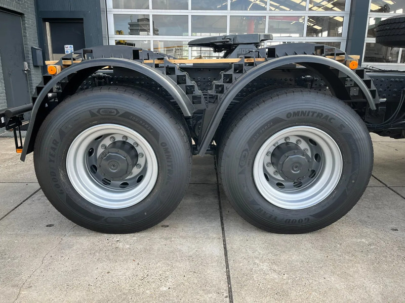 New Tractor unit Mercedes-Benz Arocs 4058 AS 6x6 Tractor Head 180T Push Pull EURO-5: picture 13