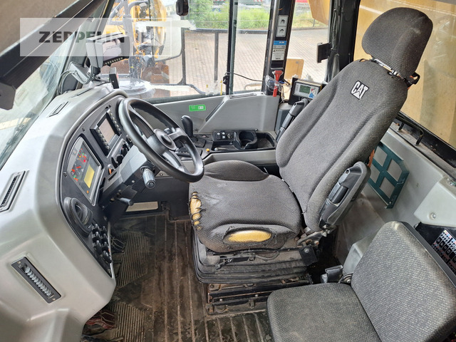 Rigid dumper/ Rock truck Cat 772G: picture 22