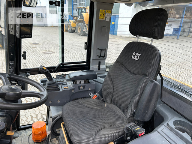 Wheel loader Cat 906-14: picture 6