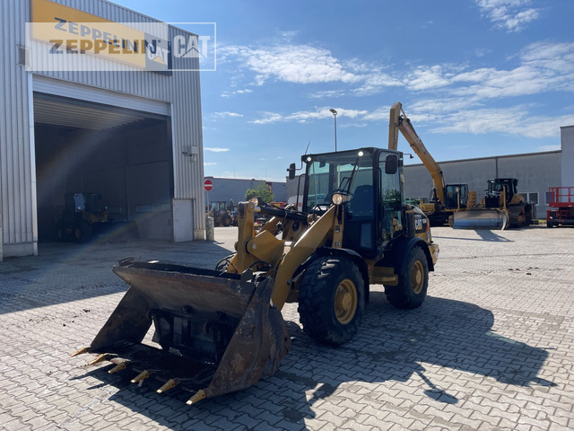 Cat 906M - Wheel loader: picture 1 Cat 906M - Wheel loader: picture 1