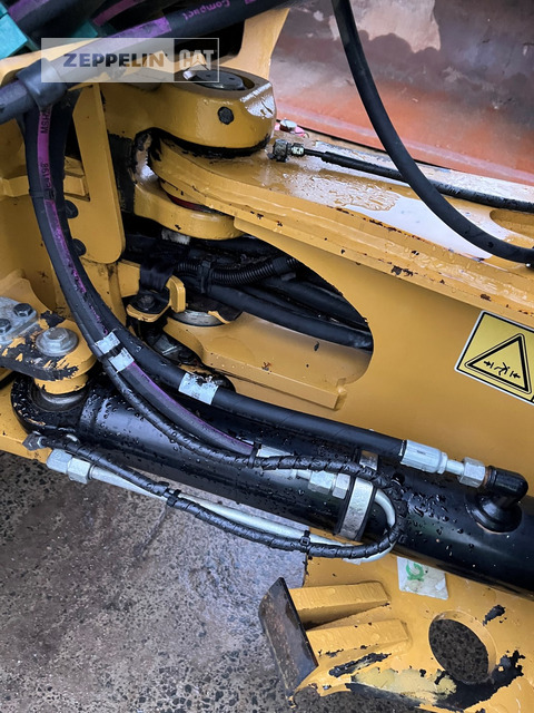 Wheel loader Cat 907M: picture 12
