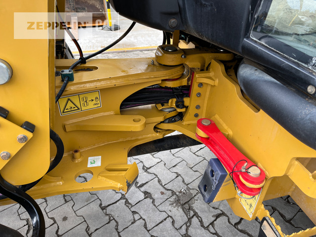 Wheel loader Cat 908M: picture 6