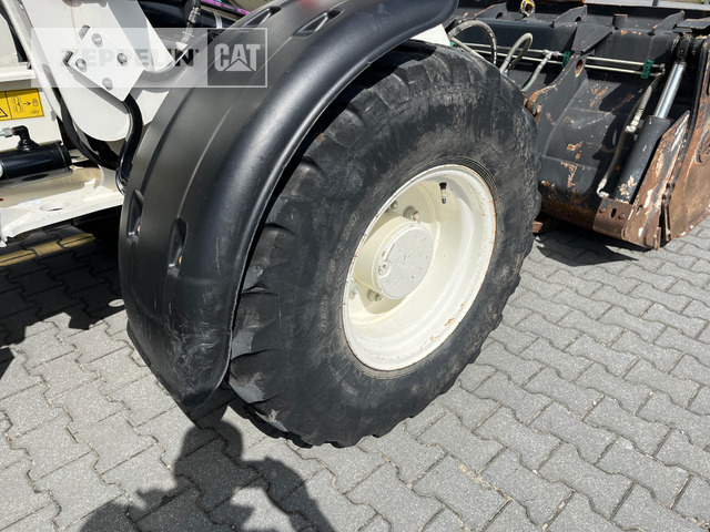 Wheel loader Cat 908M: picture 21