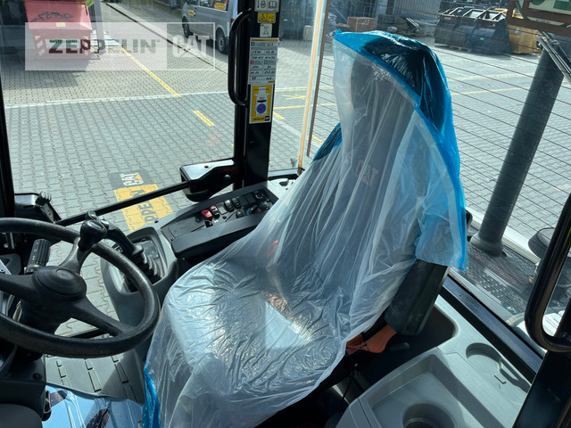 Wheel loader Cat 908M: picture 26